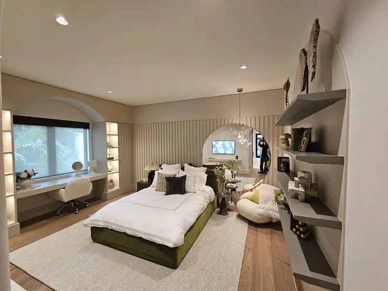 Bedroom with arched niche — LAM Paint Services project (interior)